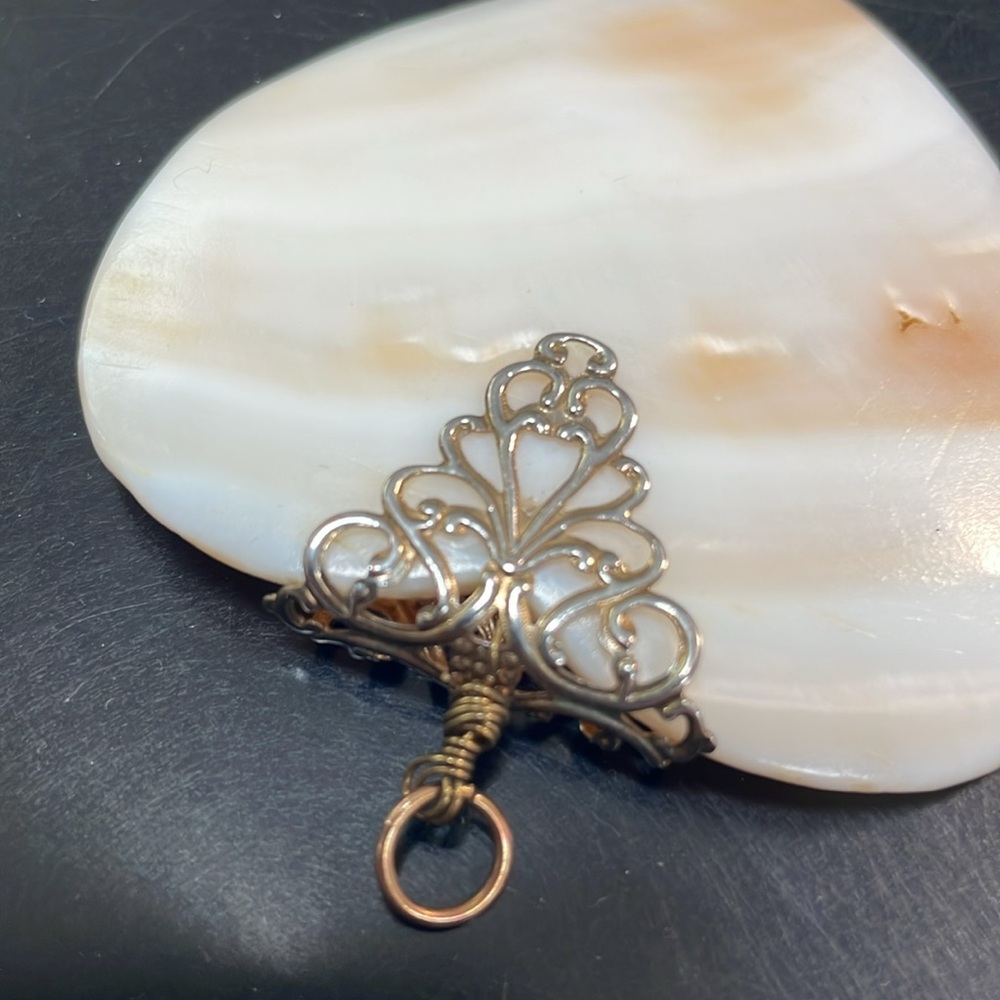Mother‎ of pearl heart drop pendant approx 3” x 3” - Picture 7 of 8